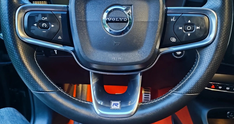 Volvo XC 40 cena 99900 przebieg: 182000, rok produkcji 2019 z Łazy małe 529
